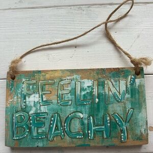 Rustic 'Feelin' Beachy' Wooden Sign